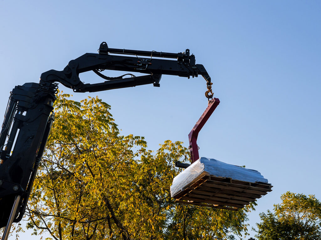 Carrelli industriali semoventi, braccio telescopico e rotativi